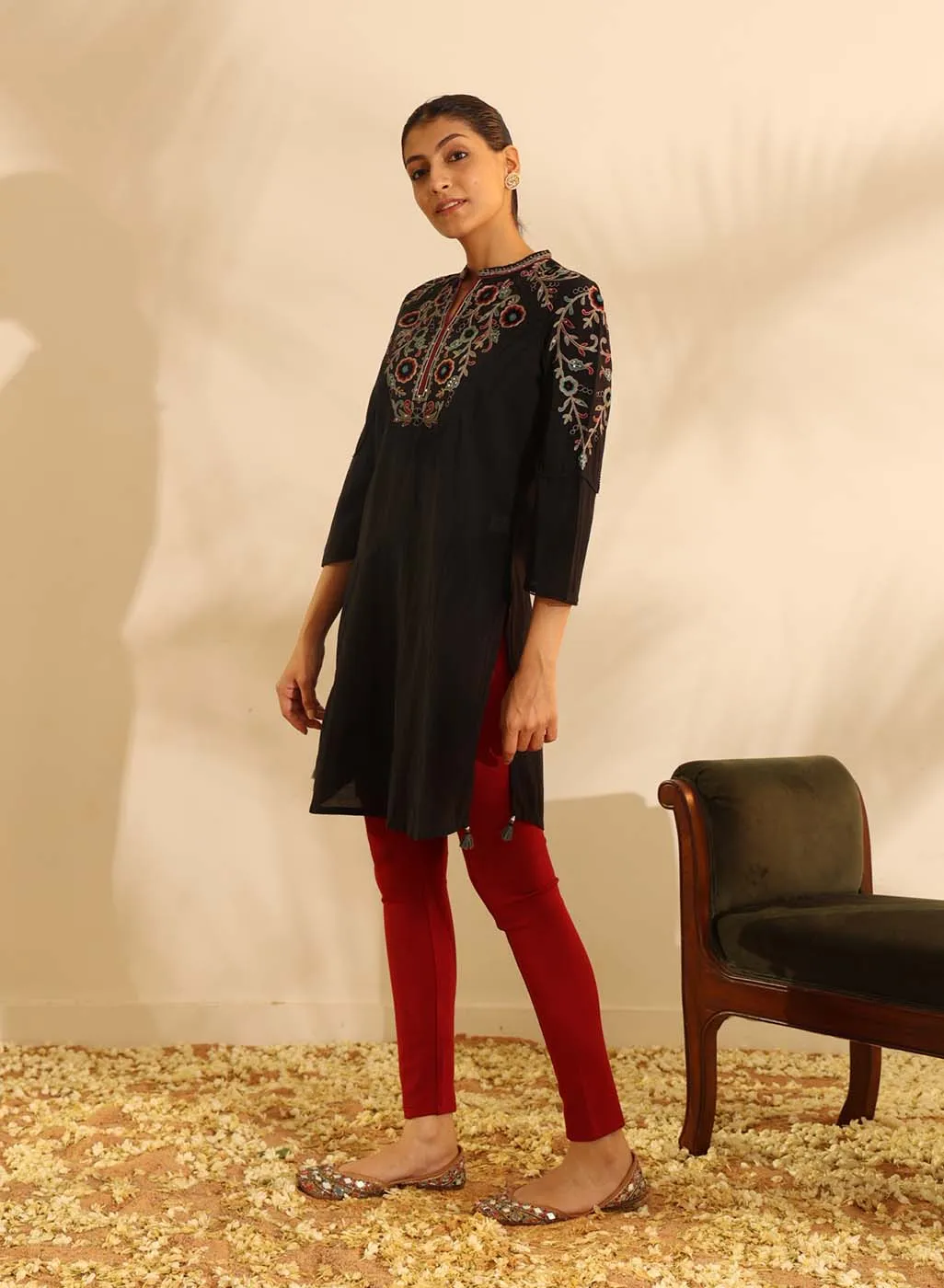 Black Knee-length Embroidered Kurta