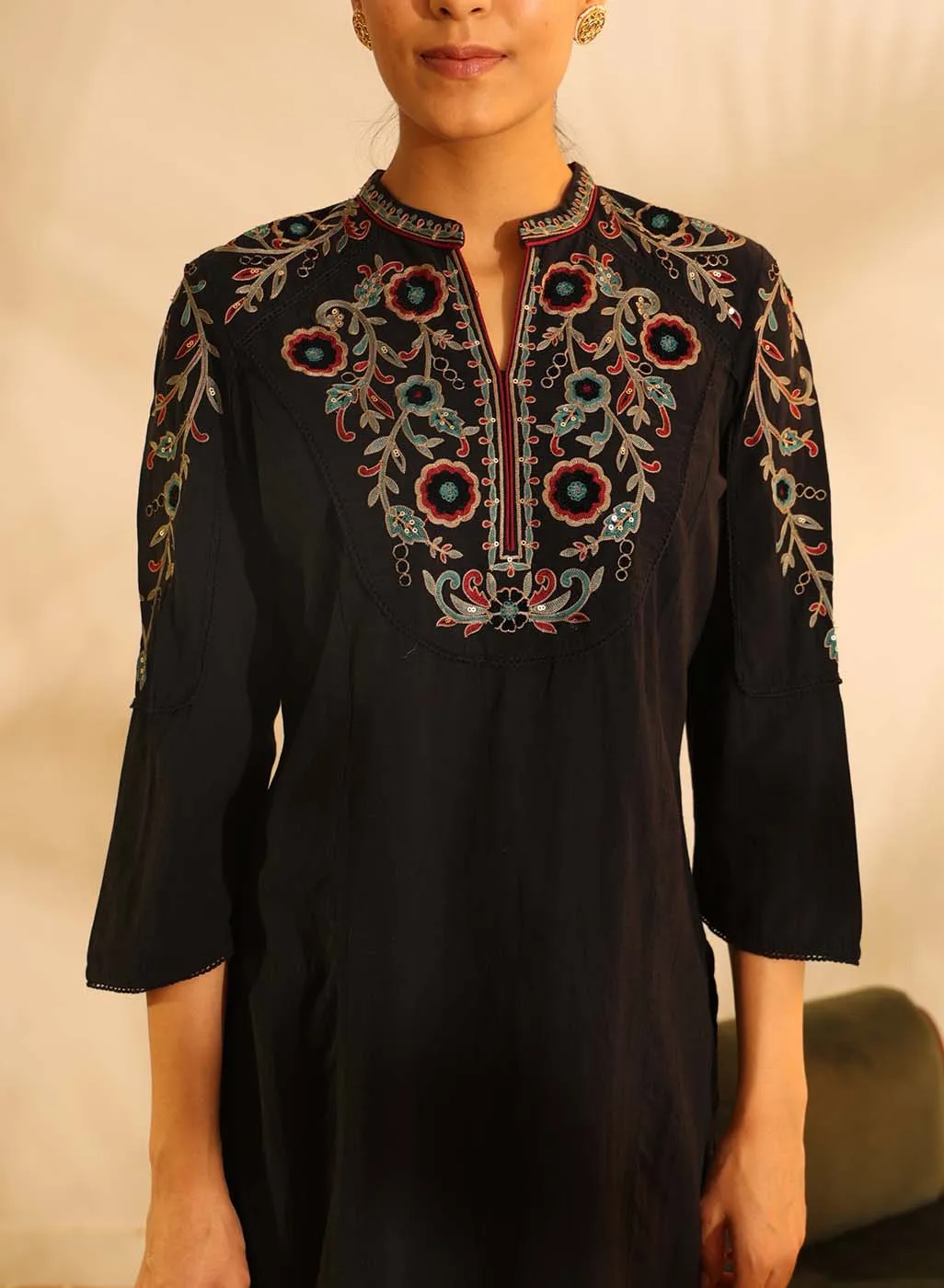 Black Knee-length Embroidered Kurta