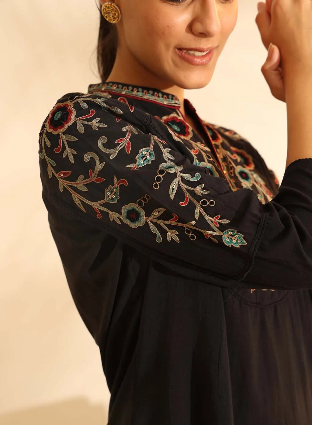 Black Knee-length Embroidered Kurta