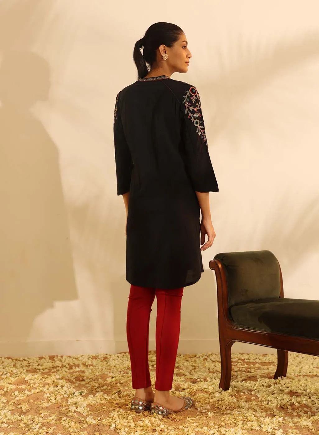 Black Knee-length Embroidered Kurta