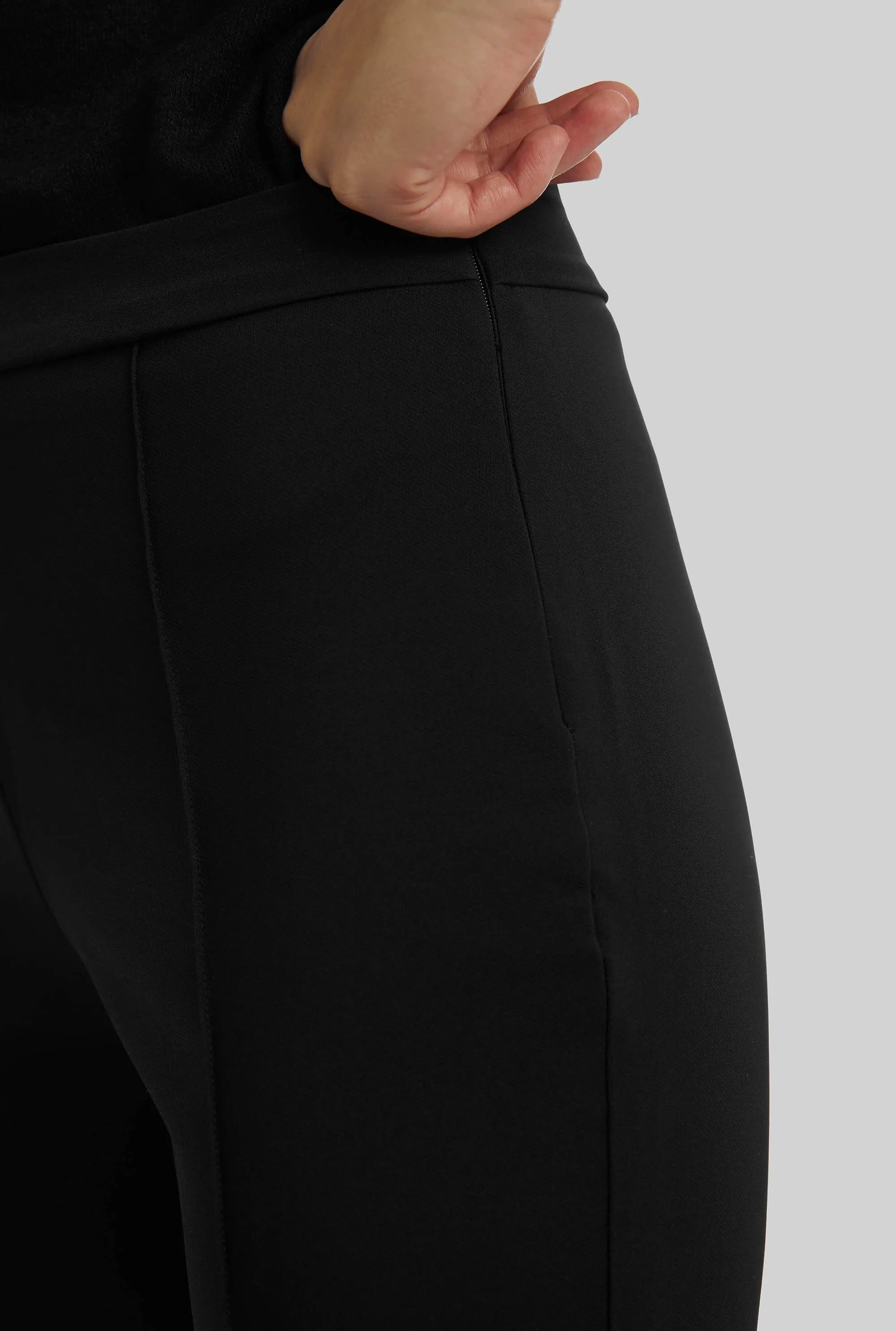 Front Seam Trousers In Black